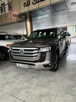 تۆیۆتا لاند کروزەر